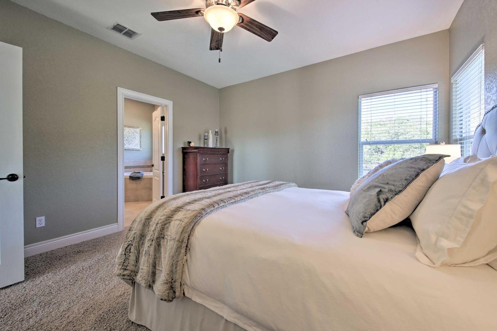 House with Outdoor Oasis Less Than 3 Miles from Canyon Lake!